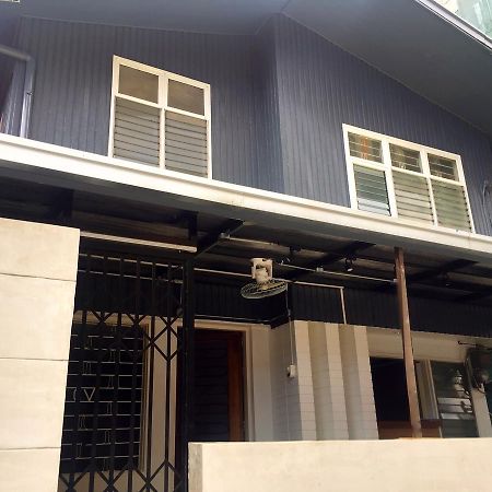 The Hub District Hostel And Dorm Makati City ภายนอก รูปภาพ